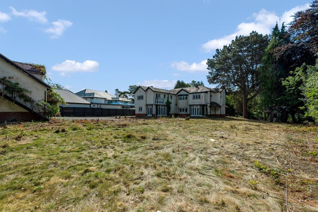 6 bedroom detached house for sale in Bankhall Lane, Hale, WA15